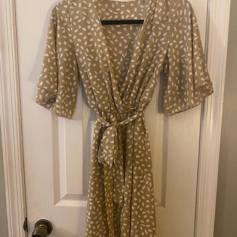 Amazon Essentials Tan and White Wrap Dress